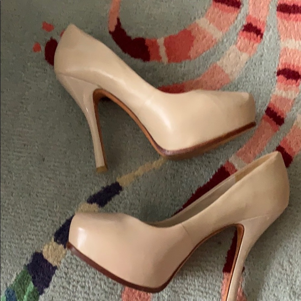 Guess by Marciano size 7 heels